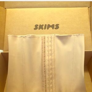 Skims waist trainer
